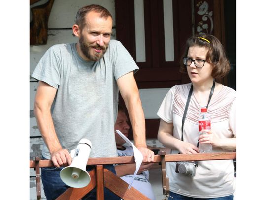 Fotografował jedno drzewo. Jego zdjęcia pomogą Ani