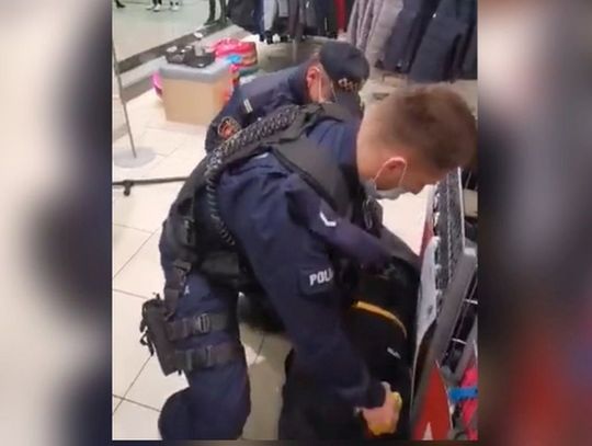 Gaz i paralizator. Brutalna interwencja policji w galerii handlowej. Nagranie kontra nagranie