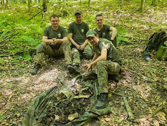 Lubelskie. Gmina Izbica. Szukają kolejnych śladów wojennego bombowca [GALERIA ZDJĘĆ]