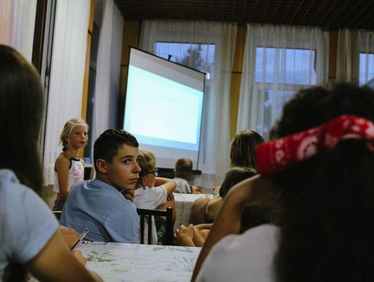Nowe boiska, termomodernizacja szkół i bezpłatny angielski
