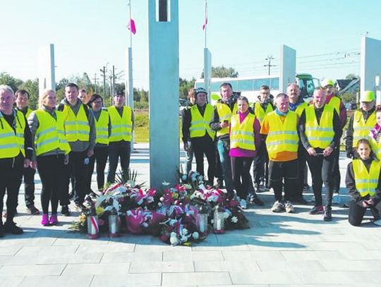 GMINA HUSZLEW: Na rowerach szlakiem bohaterów