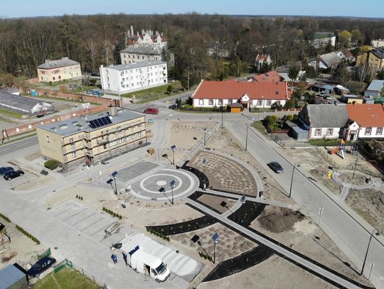 GMINA JABŁOŃ: Centrum Jabłonia wypiękniało