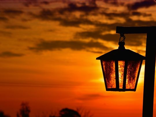 GMINA KĄKOLEWNICA: Lampy znów świecą krócej