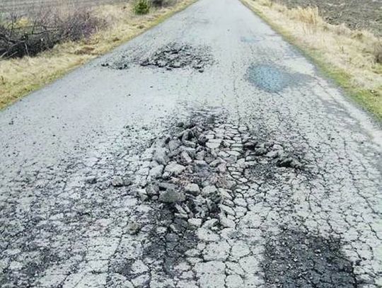 Gmina Kąkolewnica: Zamknęli drogę, bo się posypała