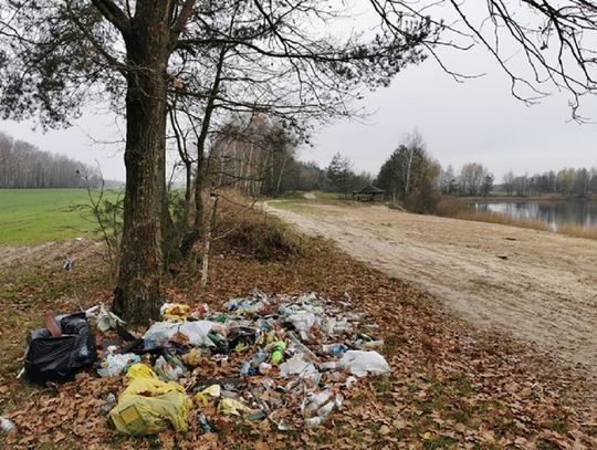 Gmina Międzyrzec Podlaski: Kto odpowie za zaśmiecanie jeziorek?