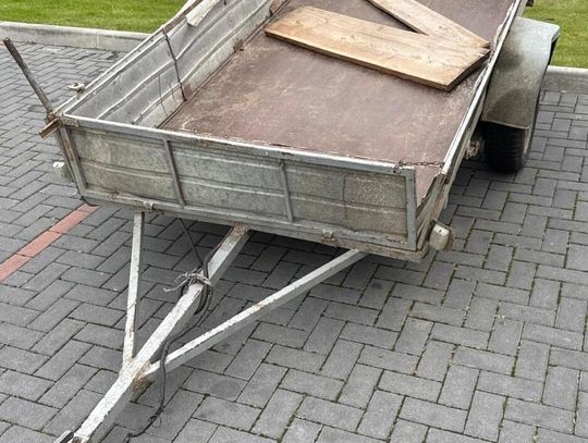 Gmina Milanów. Ukradł przyczepkę z pola