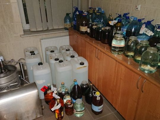Gmina Terespol: Ponad 1000 litrów bimbru w domu 65-latka