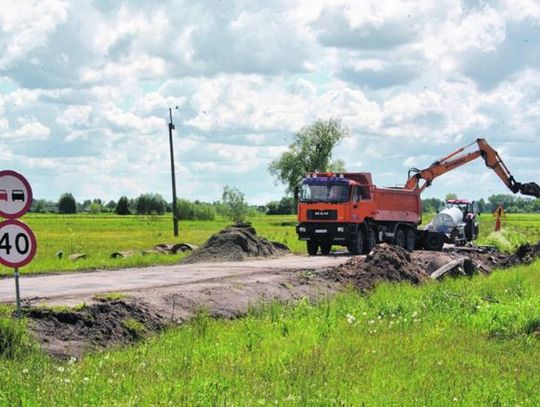 Gmina Tuczna: Remont drogi trwa