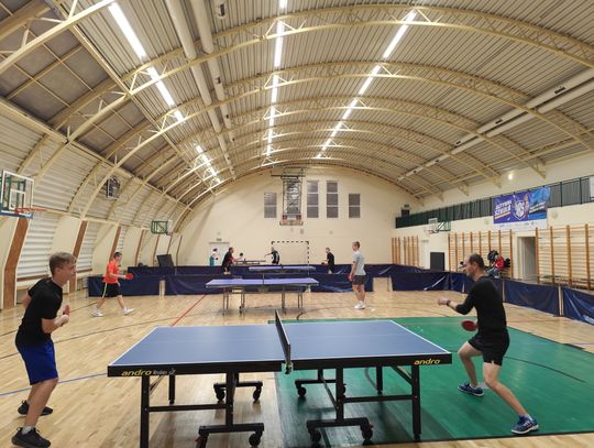 Huragan ciągle liderem