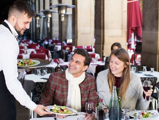 Idą duże zmiany. Klienci będą chodzić do restauracji… z własnymi kubkami