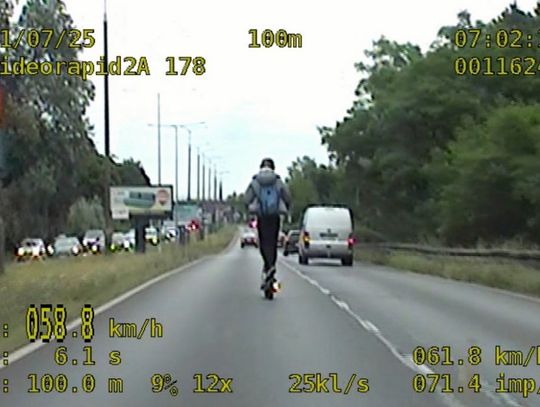 Ile może pędzić e-hulajnoga? [WIDEO]