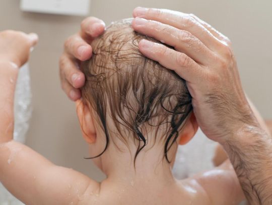 Jak dbać o włosy malucha?