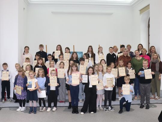 gminne eliminacje do 29. Jesiennego Konkursu Recytatorskiego, Wisznice 3 listopada 2025, grupa dzieci i opiekunów