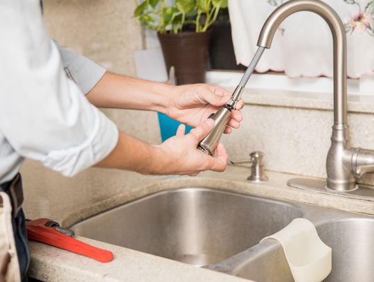 Jak rozpoznać problemy hydrauliczne w domu przed ich eskalacją