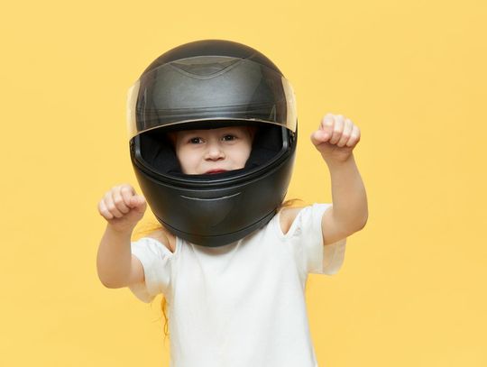 Jak wybrać kask motocyklowy dla dzieci: czym się kierować i jak zapewnić bezpieczeństwo?