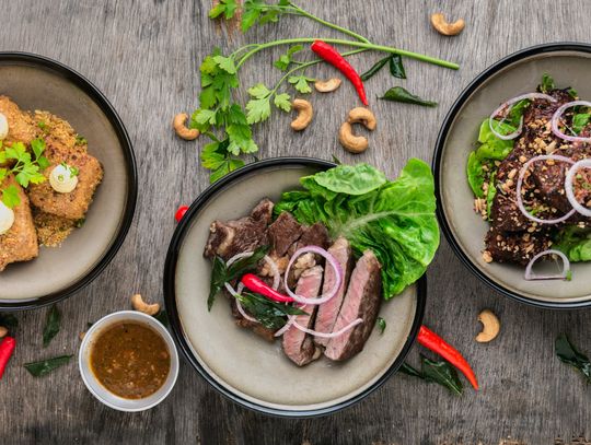 Jak zadbać o swoje zdrowie podczas pracy? Catering dietetyczny to sposób na zdrowe jedzenie w biurze