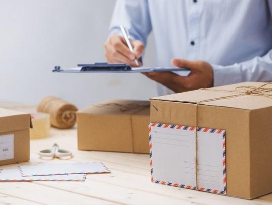 Jak zapakować przesyłkę kurierską?