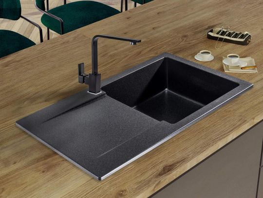 Jaki wybrać zlew do drewnianego blatu?