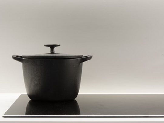 Jakie garnki wybrać na płytę indukcyjną?