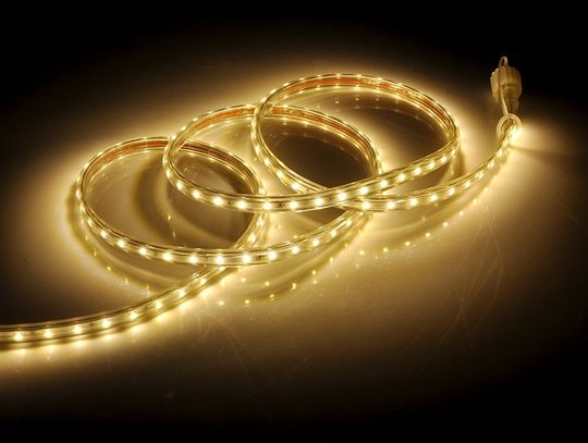 Jakie oświetlenie LED warto wybrać na schody?