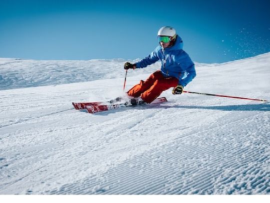 Jakie ryzyka pokrywa ubezpieczenie narciarskie i czy jest obowiązkowe?
