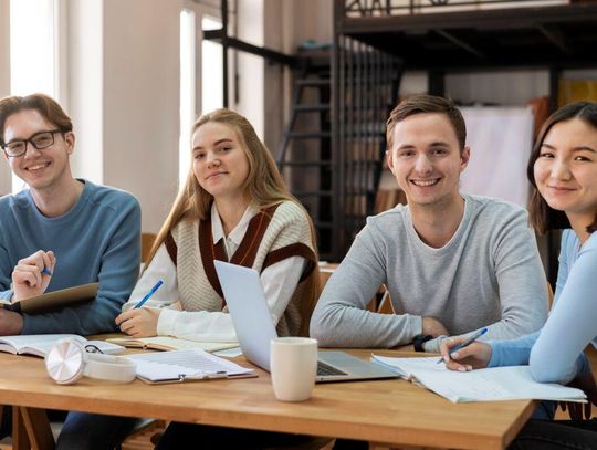 Jakie studia warto wybierać, aby dobrze zarabiać? Jakie studia warto wybierać, aby dobrze zarabiać?