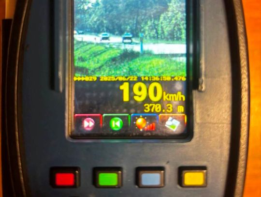 Jechał 190 km/h i nie zatrzymał się do kontroli