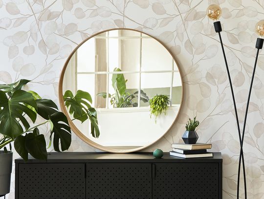 Jednokolorowe czy wzorzyste? Jakie tapety będą pasowały do sypialni?