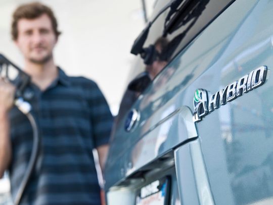 Kierowcy nieco zaoszczędzą. W tych częściach Polski za paliwo zapłacisz najmniej