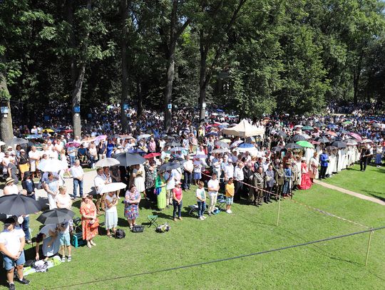 Kodeń: tysiące pielgrzymów dziękowało Matce Bożej Kodeńskiej za łaski  i prosiło o opiekę