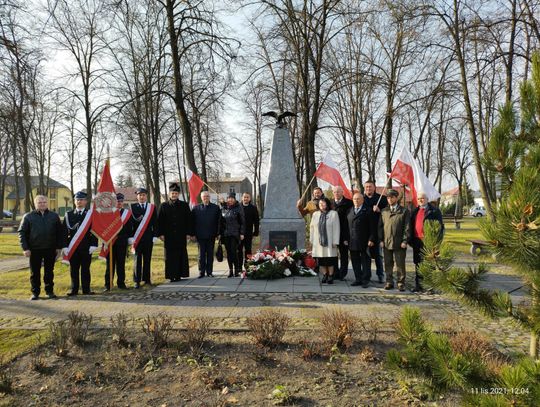Kodeń: Złożyli wiązanki kwiatów pod pomnikiem