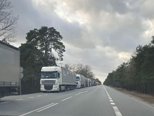 350 ciężarówek w kolejce do przejścia granicznego w Koroszczynie