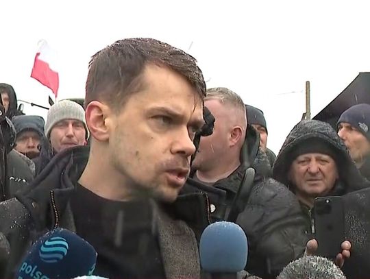 Kołodziejczak spotkał się z protestującymi rolnikami w Borkach. Padły słowa by "nie wchodzić w d*** Tuskowi"