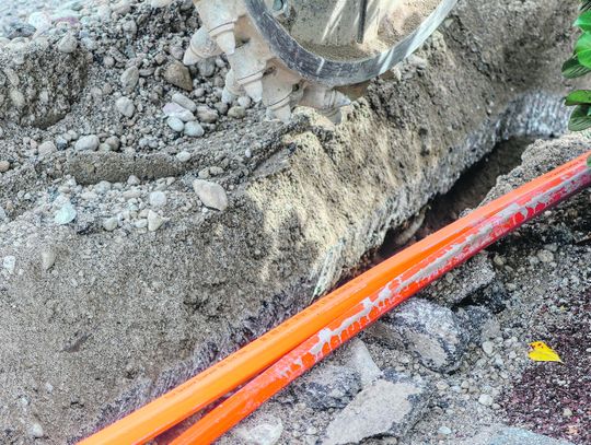 Kostomłoty: Kładli światłowód, po czym zniknęli bez śladu