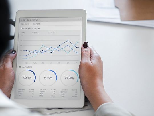 Kredyt konsolidacyjny przez internet – co warto wiedzieć o kredytach i pożyczkach?