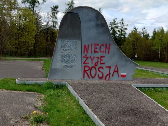 To jest skandal! "Niech żyje Rosja" na Latającej Fortecy!