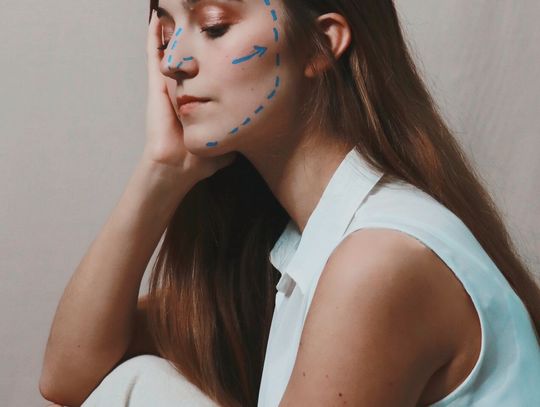 Lasery kosmetyczne do twarzy – poznaj ich zalety