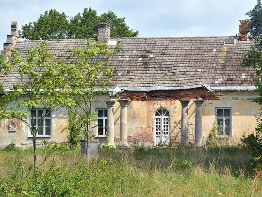 Legenda: Kobiety w setki żab zaklęte i dziecięcy lament przy grobie ukochanej matki