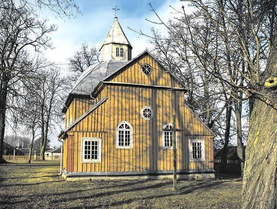 Licytują skarpety na remont kościółka