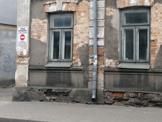 Lokatorzy wyrzuceni z parkingu. „Nie będziemy stosować tego zakazu”