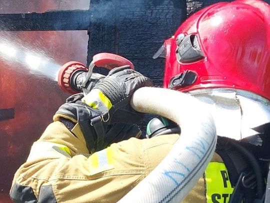 Łomazy. Paliły się palety z elektrośmieciami