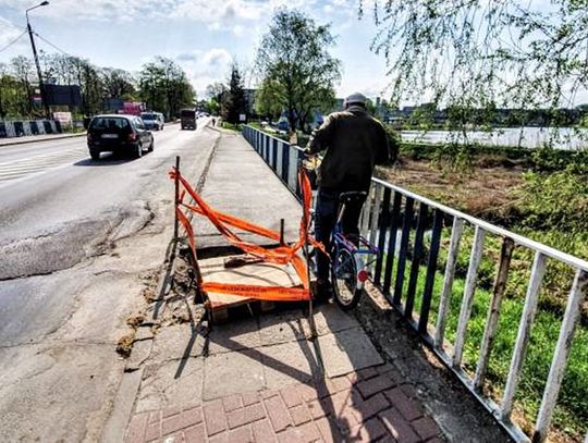 Łosice: Dziura w centrum miasta. Straszy już dwa tygodnie