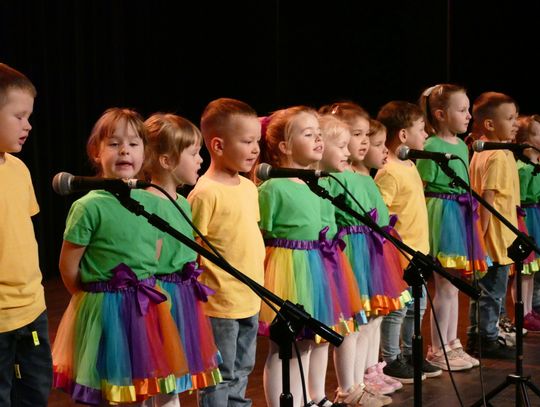 Łosice. „Przedszkolaki bawią się i śpiewają” [GALERIA ZDJĘĆ]