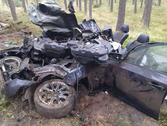 Lubelskie: Bmw rozpadło się na kawałki. Kierowca w ciężkim stanie