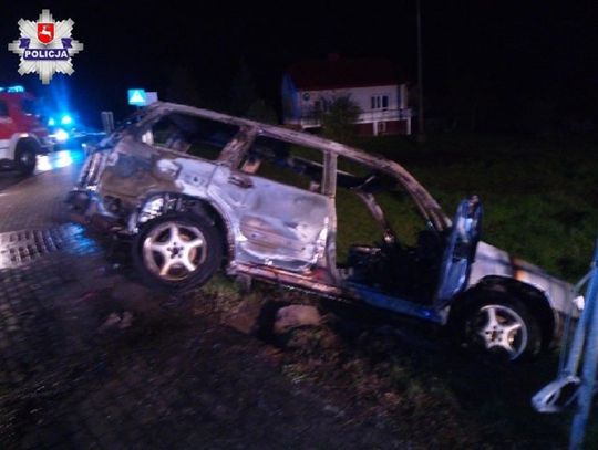 Lubelskie. Uderzył w barierki, potem... oblał benzyną i podpalił auto