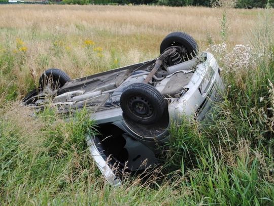 Lubelskie: Wjechał do rowu i dachował. W środku jechało 3-letnie dziecko