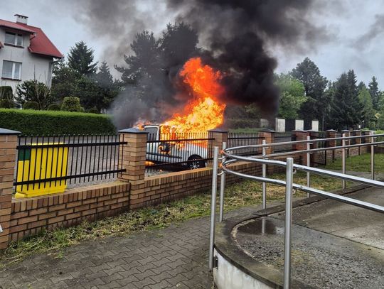 Lubelskie. Wyciągnął mężczyznę z auta. Chwilę później auto spłonęło Lubelskie. Wyciągnął mężczyznę z auta. Chwilę później auto spłonęło