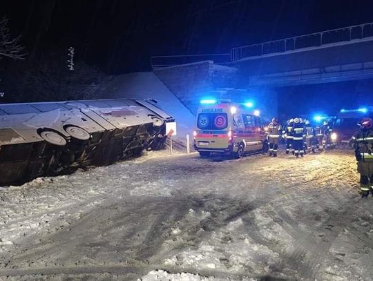 Lubelskie. Wypadek autokaru na DK 19. Trzy osoby zostały ranne [ZDJĘCIA]