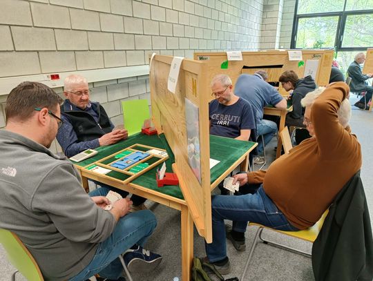 Makulatura zakwalifikował się do play-off