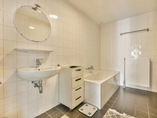 Mała łazienka, wielkie możliwości – jak optycznie powiększyć przestrzeń